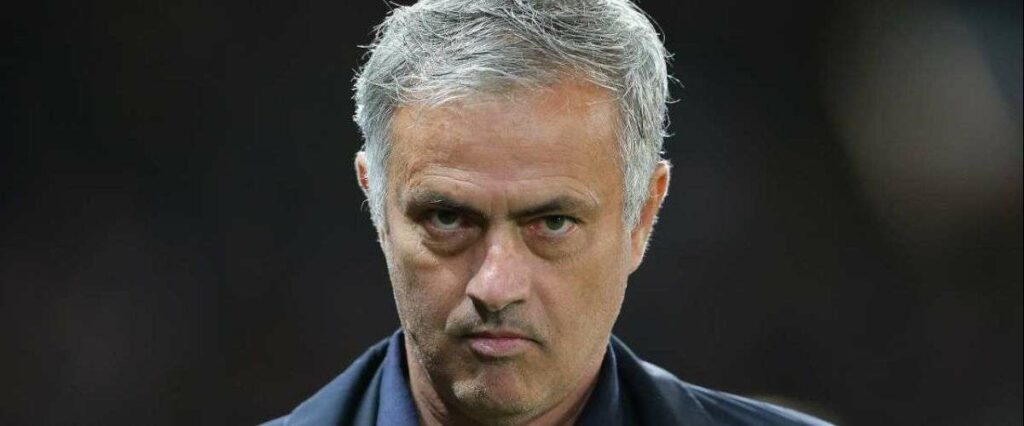 “Bruno Fernandes esteve em campo mas não jogou. Não apareceu”, critica Mourinho