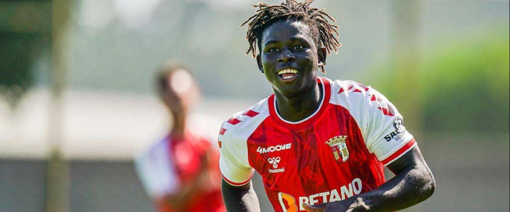 Roger, o menino de 15 anos que já marca pelo SC Braga